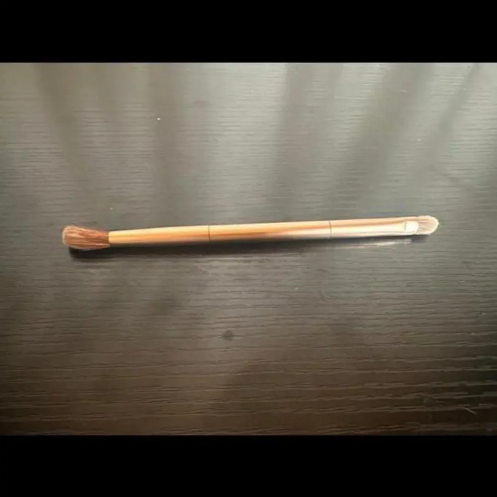 Double-Ended Makeup Brush - Versatile Eyeshadow and Blending Tool